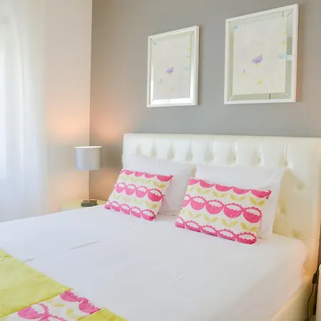 Holidays Apartment *